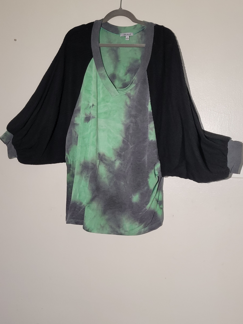 white birch Green and Black Tie-Dye V-Neck Dolman Sleeve Top